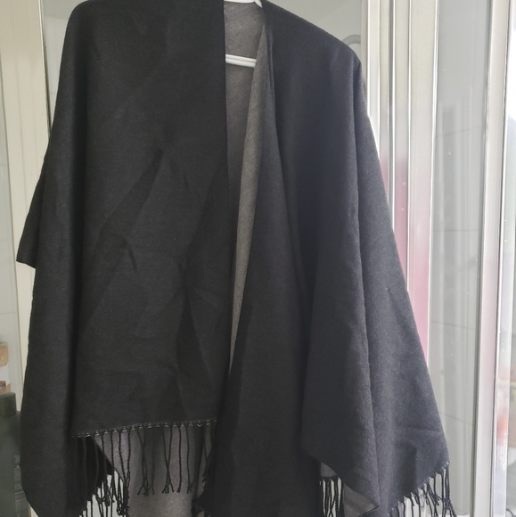 Shawl - Picture 1 of 2